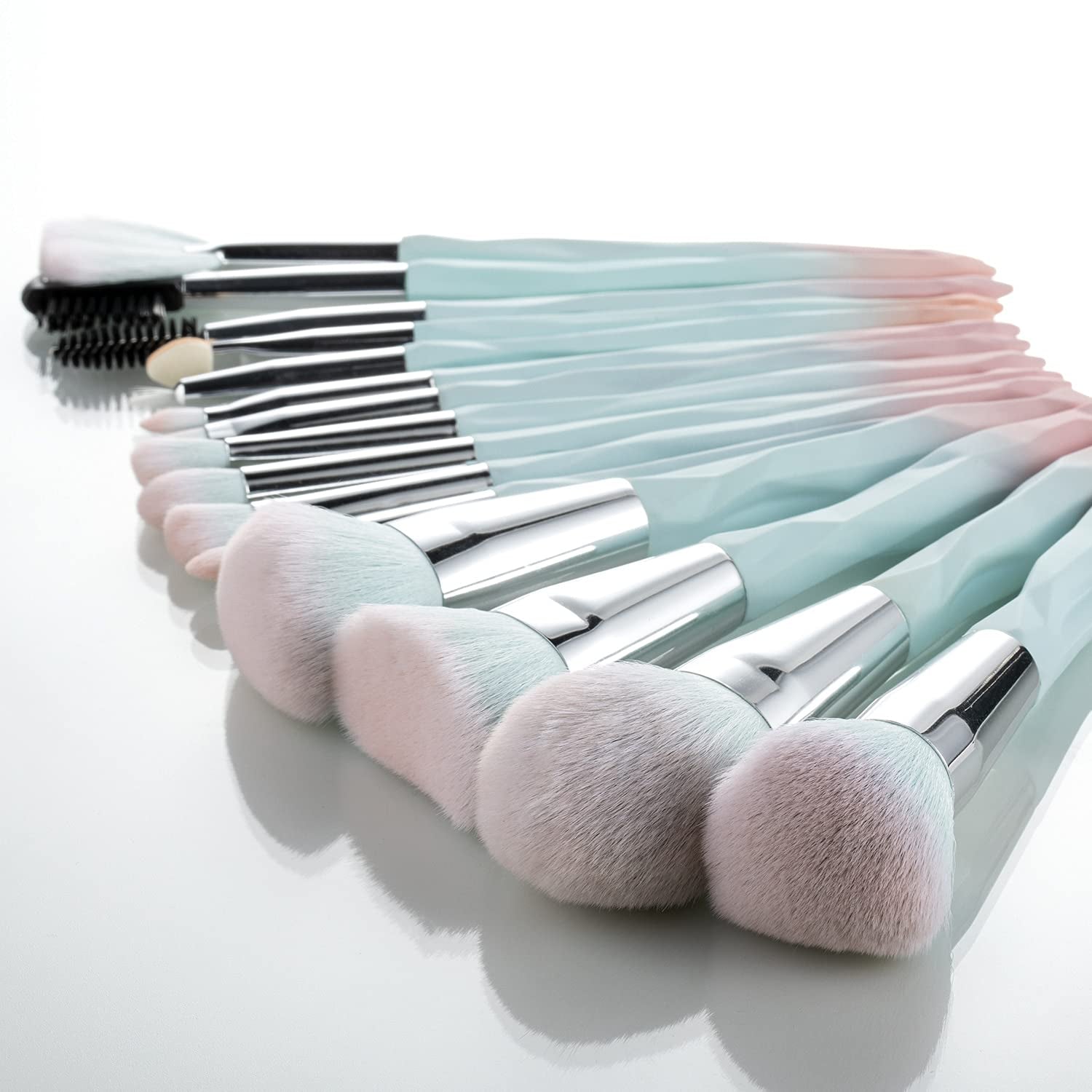 Pink Blue Gradient Makeup Brushes and Makeup Sponges Set Makeup Brushes Set Natural Synthetic Eye Shadow Foundation Make-Up Brush Set Professional Makeup Brush and Tool Accessories………